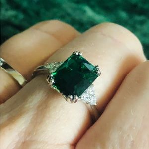 Emerald (lab created) inlaid.925 sterling silver